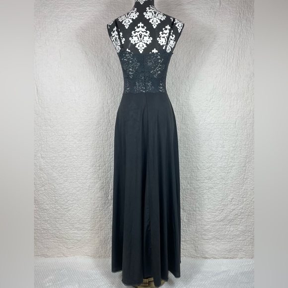 🔥Vintage Fernando Sanchez Silk Blend Nightgown Lace Bodice Full Length Sz S/M - Picture 6 of 14